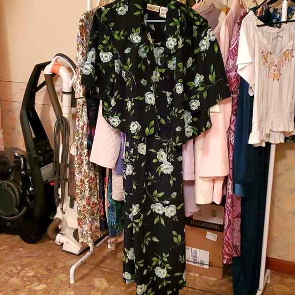 Beautiful dress with jacket - Picture 1 of 12